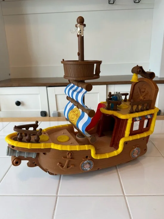 Disney Jake & The Neverland Pirate Ship & Telescope Lot -Ship Talks & Sings 2011 - Picture 3 of 11